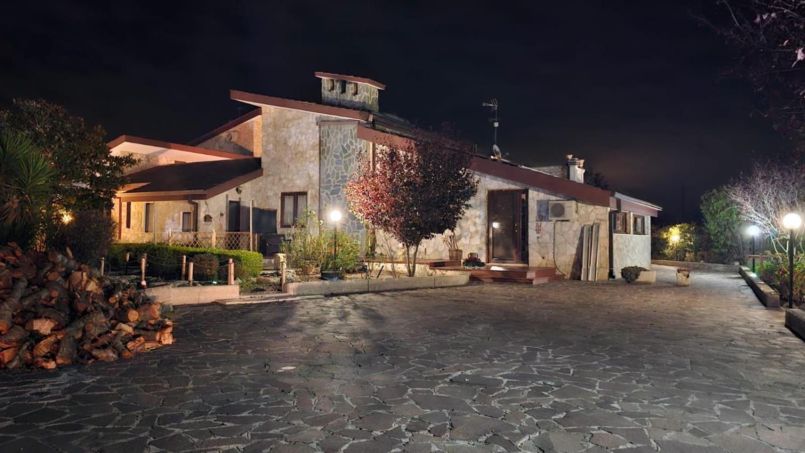 Case Vacanza E Camere In Villa Isabella Con Parcheggio Custodito E Wifi Джоя-дель-Колле Экстерьер фото