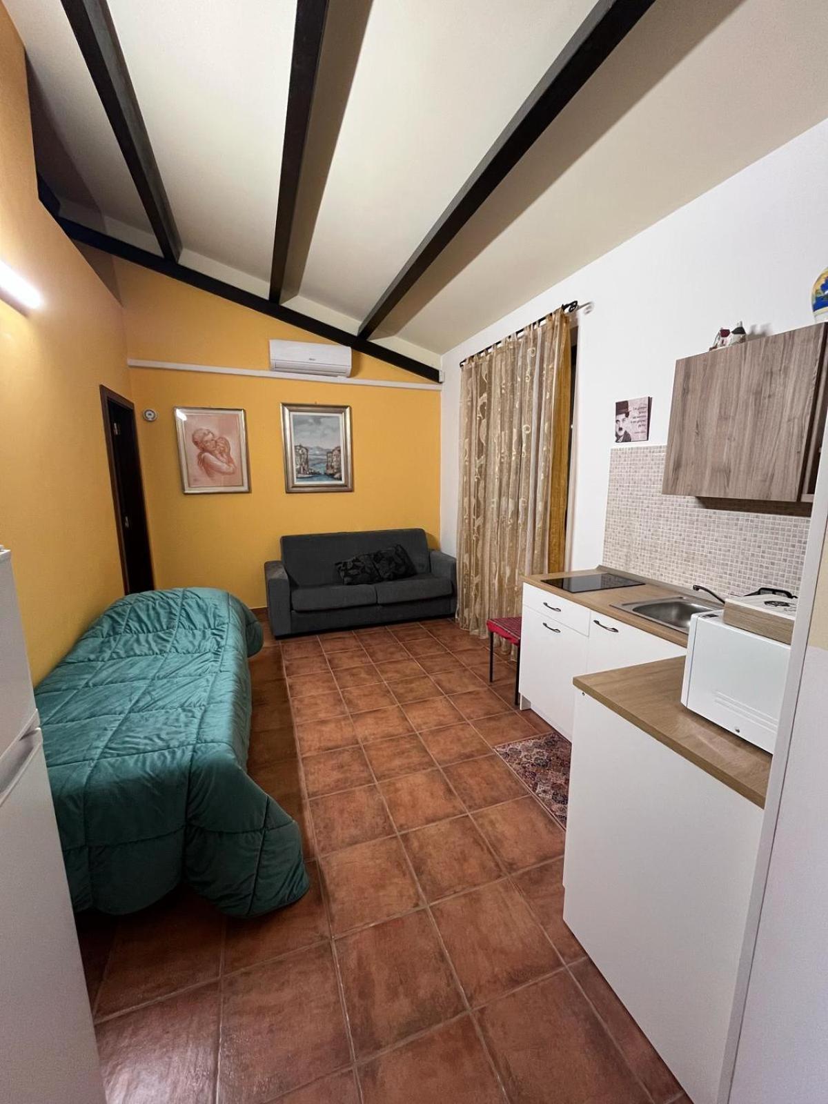 Case Vacanza E Camere In Villa Isabella Con Parcheggio Custodito E Wifi Джоя-дель-Колле Экстерьер фото